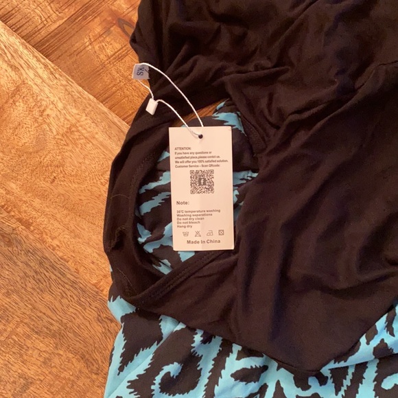 NWT long dress with pockets. Size X-small.  Does have some give. - Picture 5 of 9